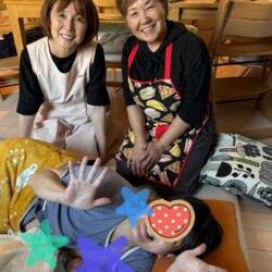 力強いパパの手